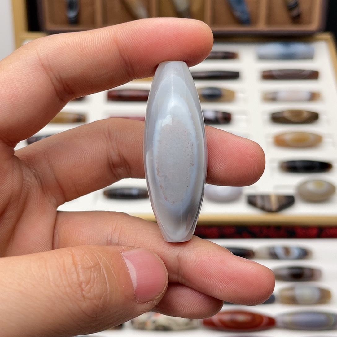 玛瑙/玉髓颈饰合金?