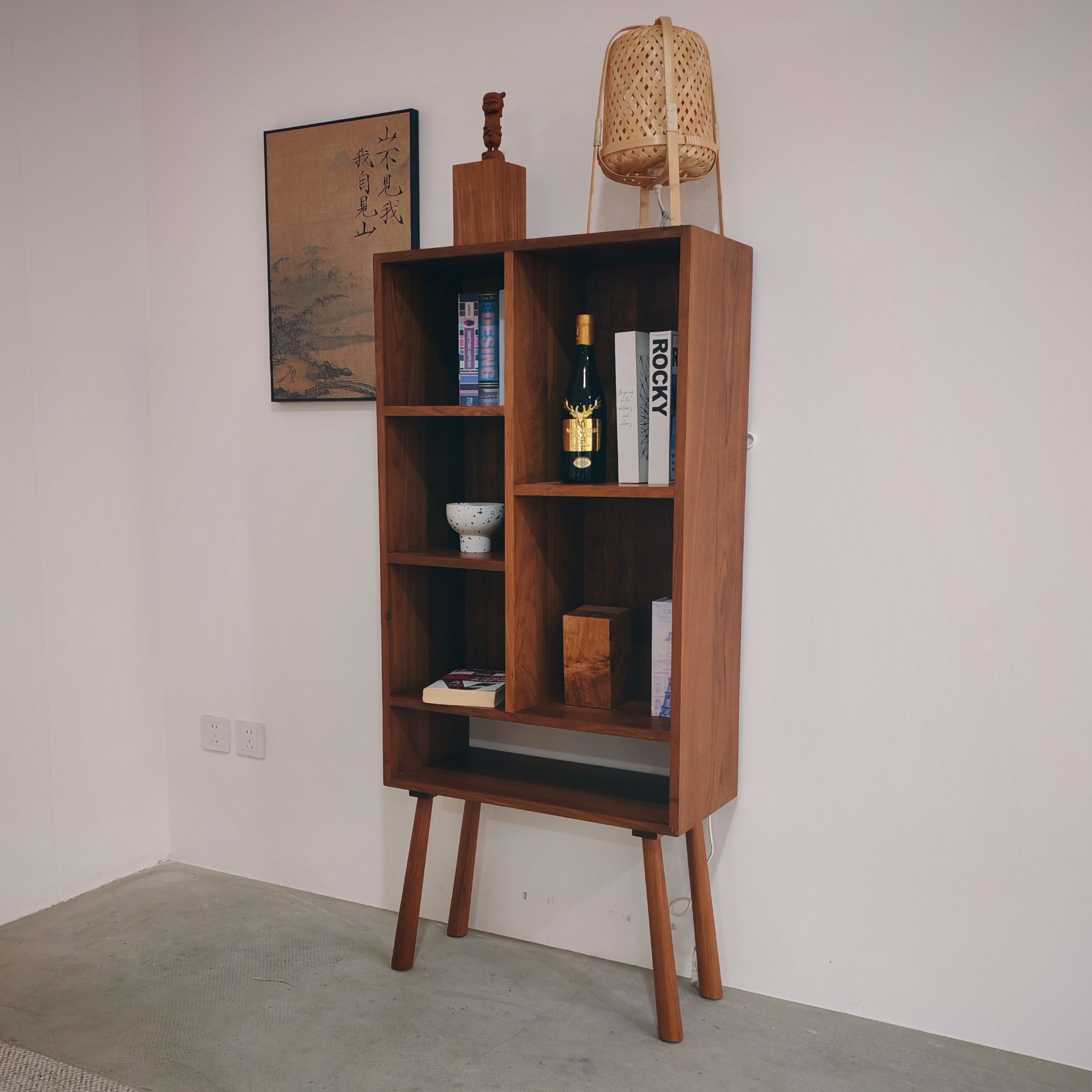 一堆木头缅甸柚木高脚书柜边柜