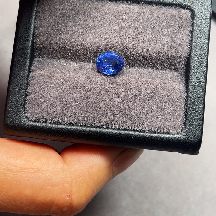 蓝宝石裸石2.08ct无烧矢车菊蓝宝石