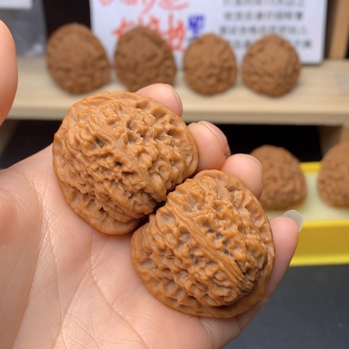 文玩核桃吊坠美*三角36.35.34.0427号