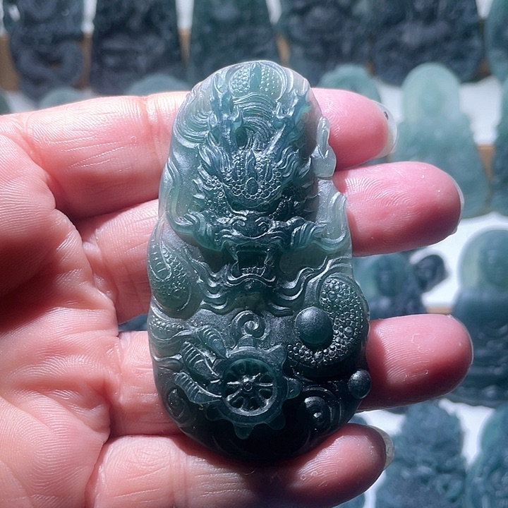 定制翡翠未镶嵌龙