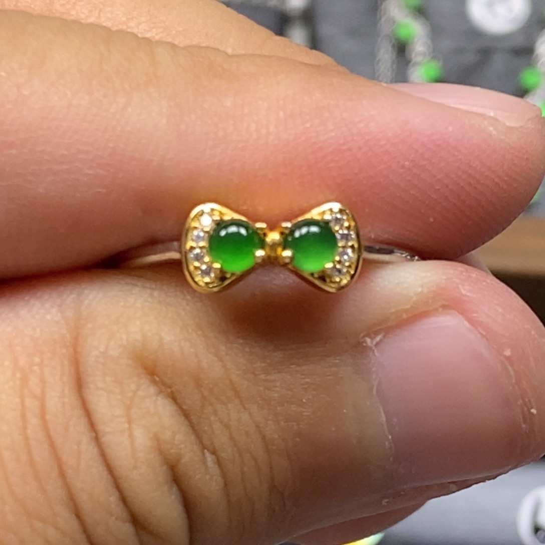 翡翠颈饰银S925镶嵌翡翠戒指