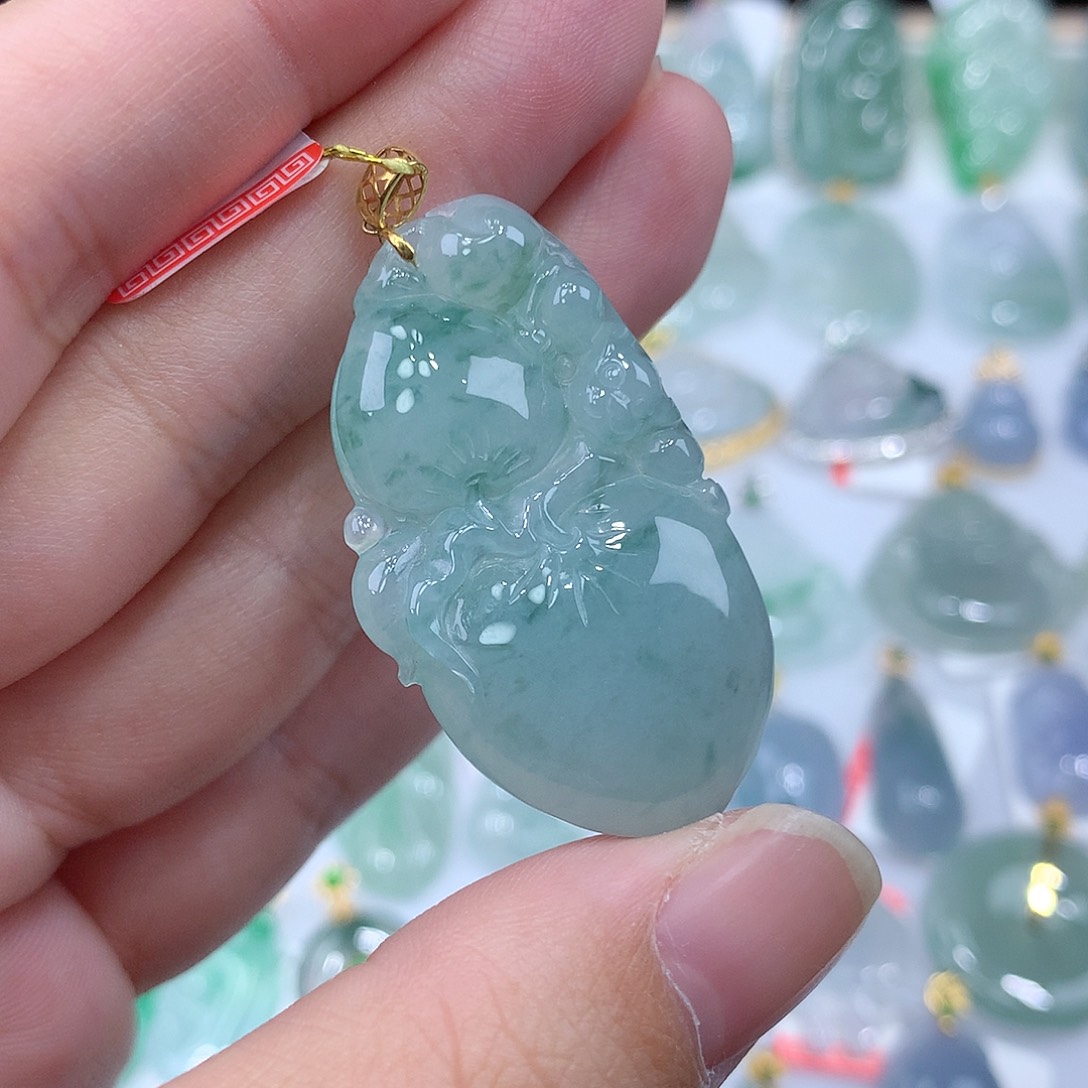 翡翠颈饰18K金镶嵌桃