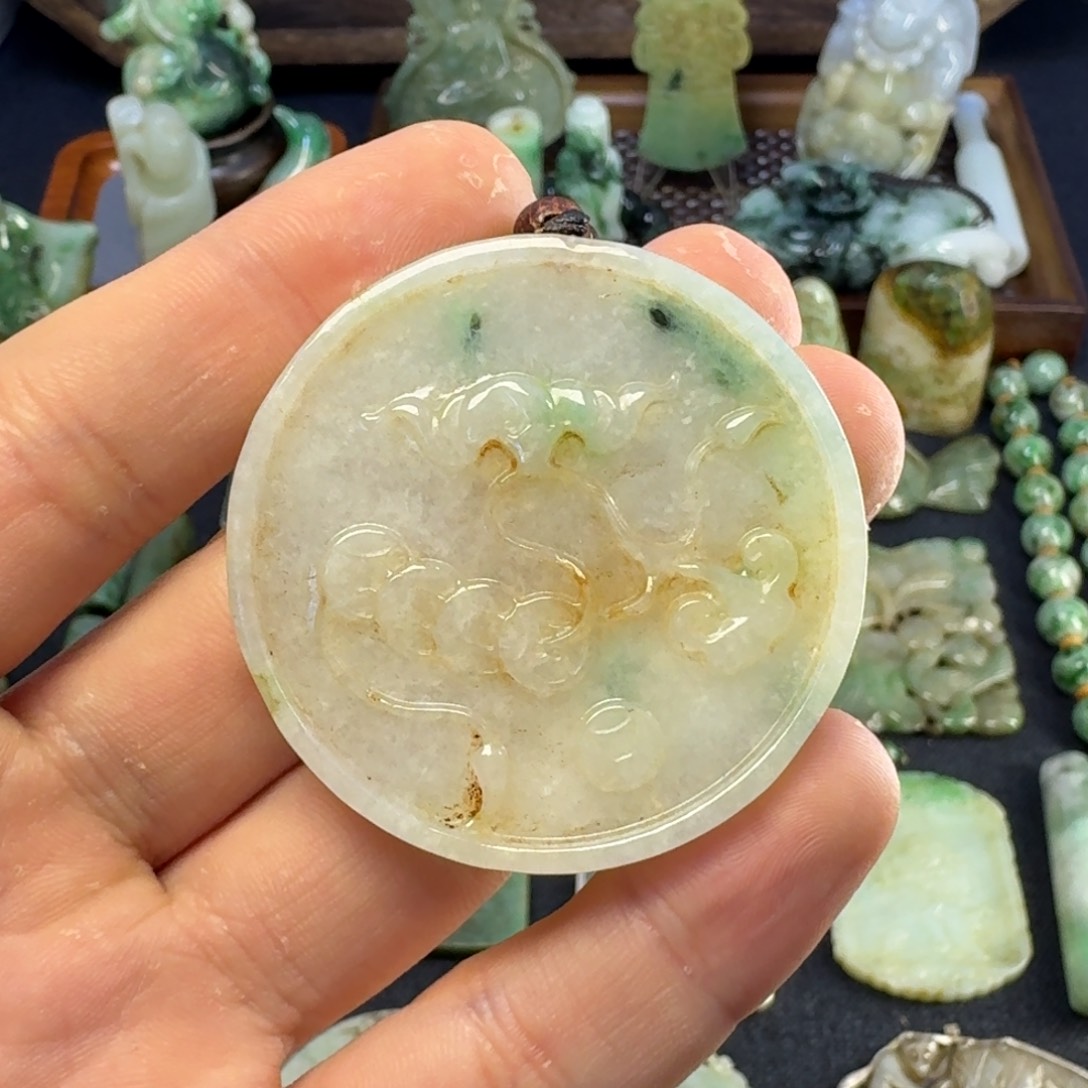 翡翠颈饰未镶嵌翡翠颈饰未镶嵌..