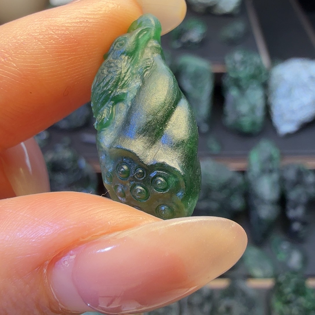 定制翡翠未镶嵌挂件