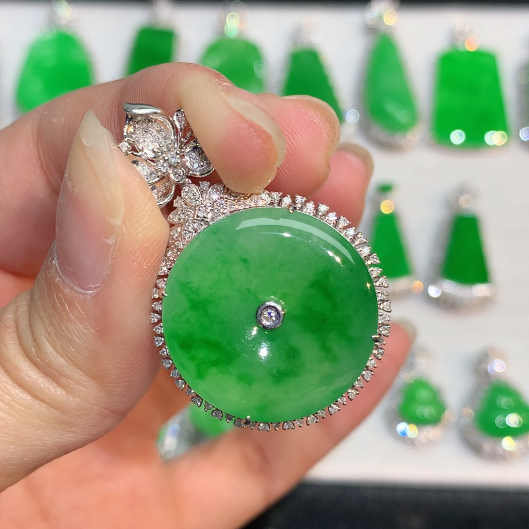 翡翠颈饰18K金镶嵌诸*颜翡翠