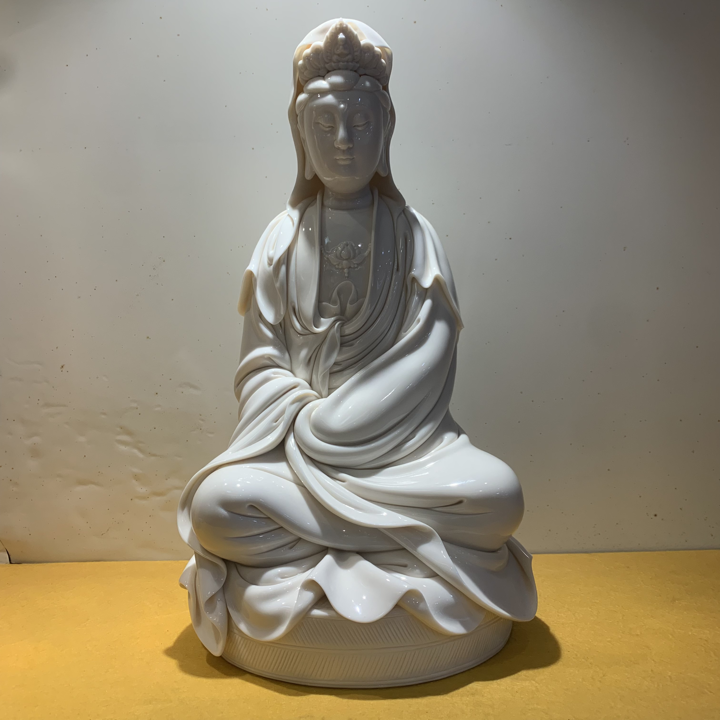 德化白瓷菩萨像中式高档观音陶瓷工艺品雕塑家用观音菩萨观世音
