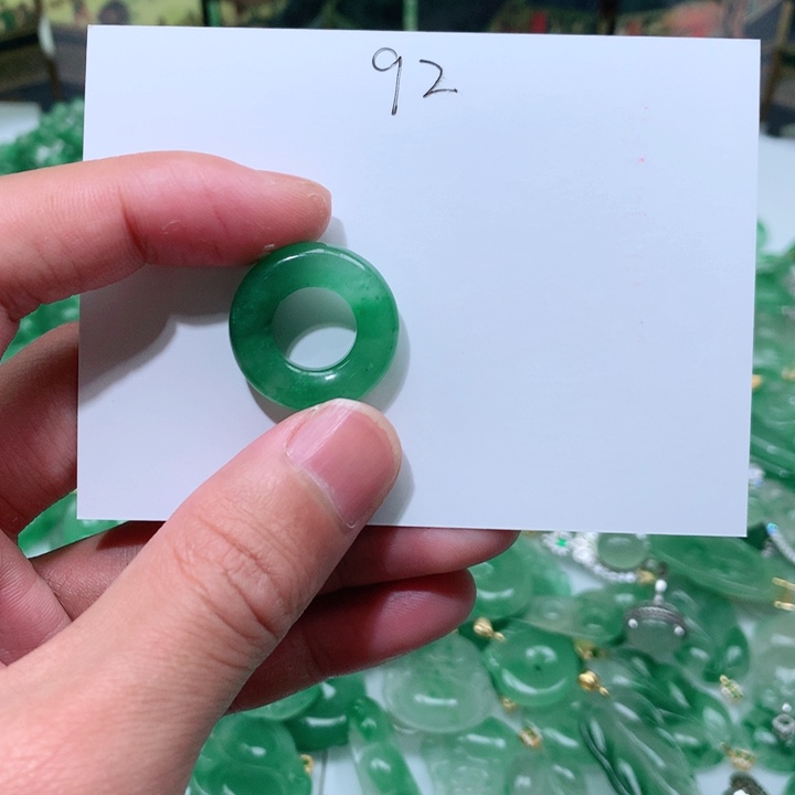 石英质玉颈饰未镶嵌