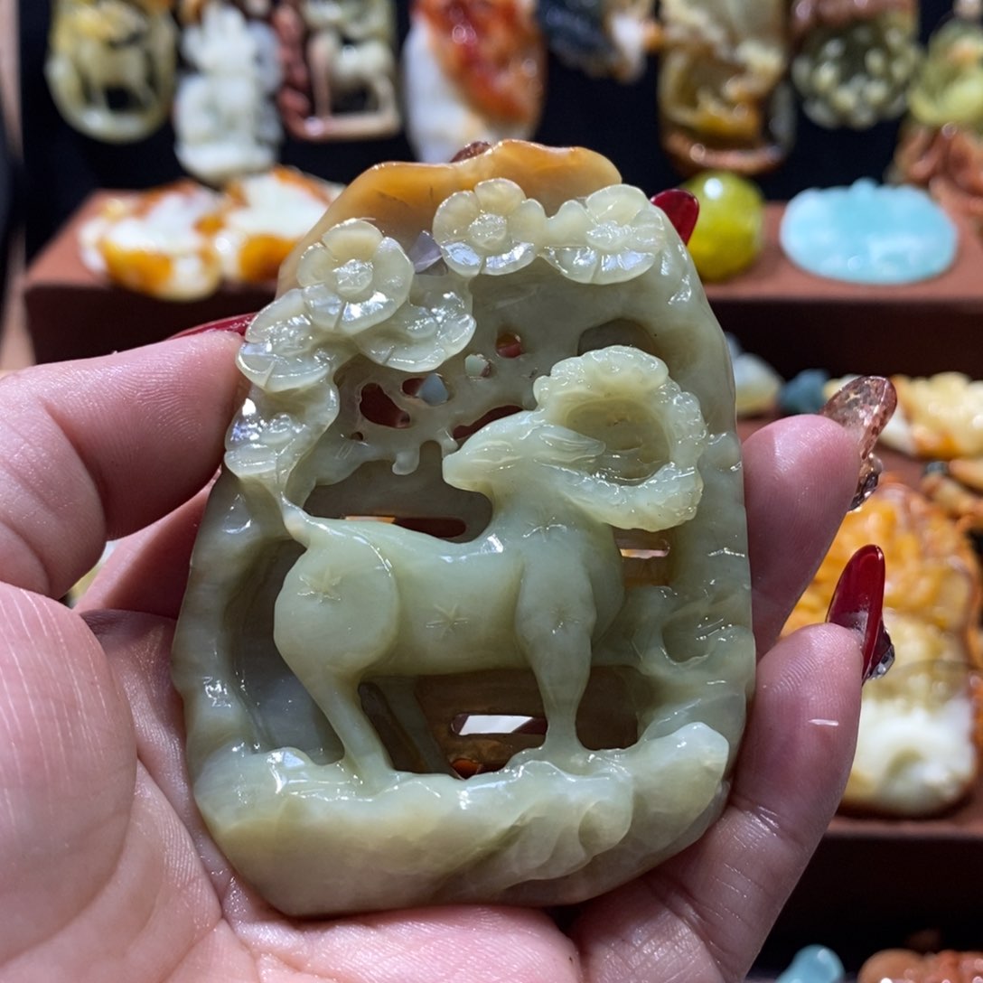 蛇纹石玉颈饰未镶嵌