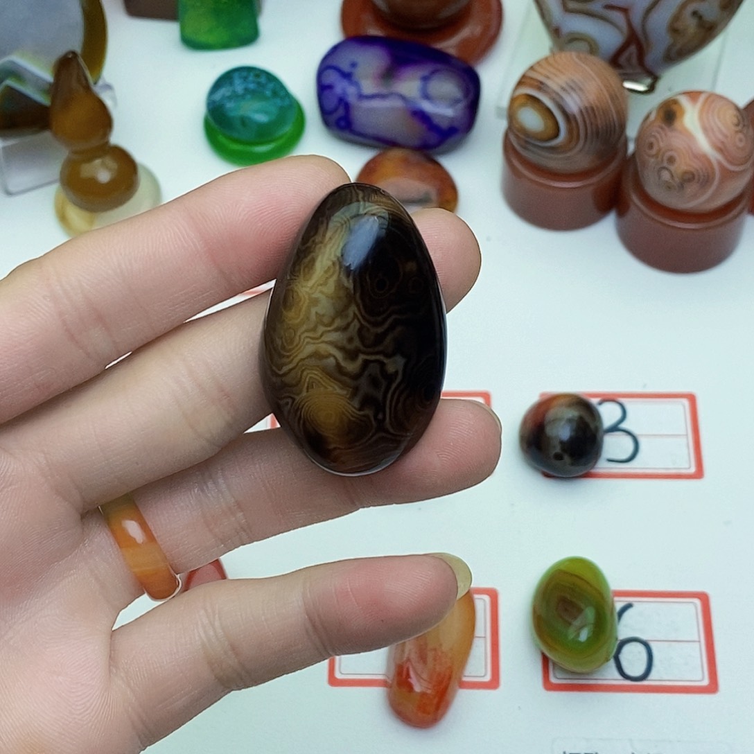 玛瑙/玉髓未镶嵌珠宝奇石