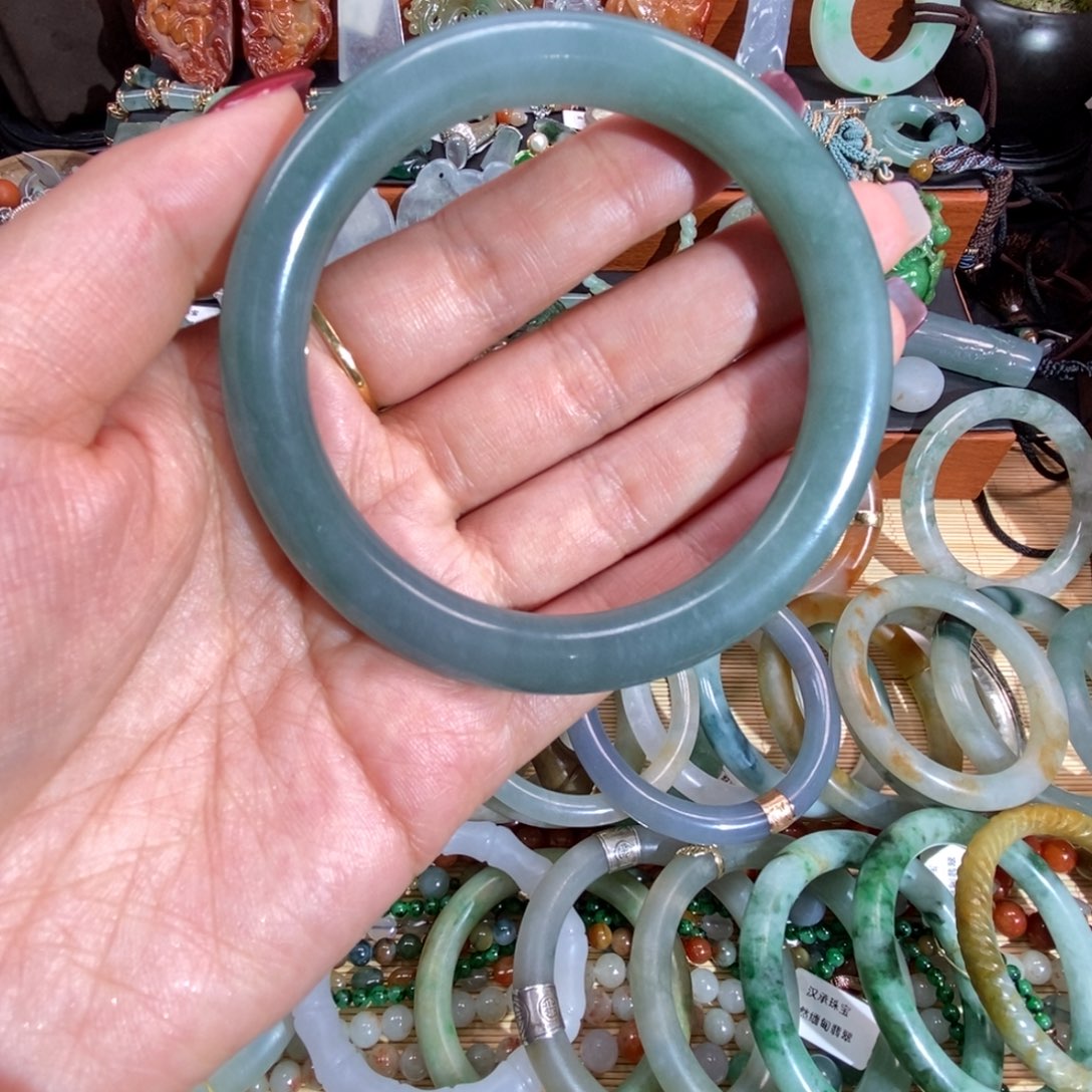 翡翠手镯未镶嵌赵*清代老蓝水圆条翡翠