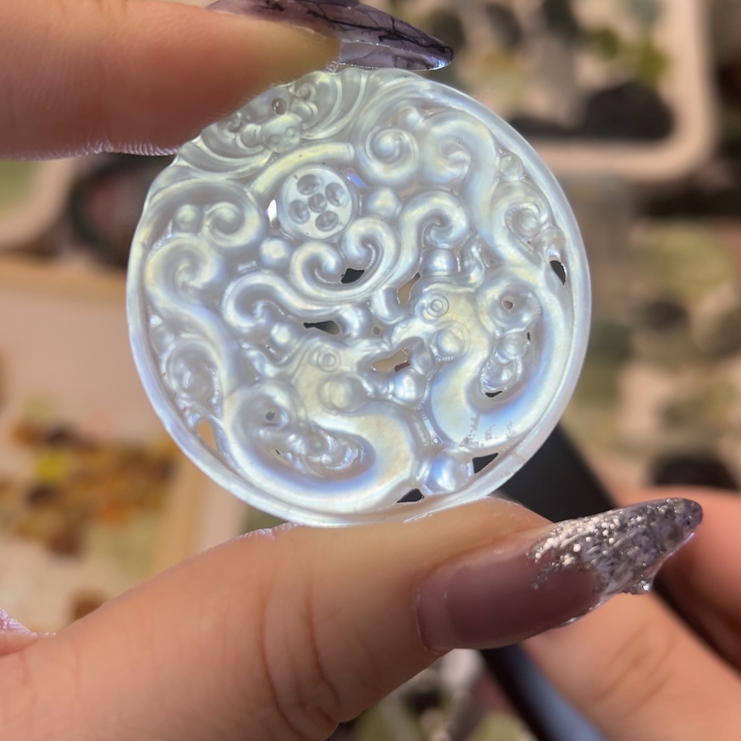 蛇纹石玉颈饰合金