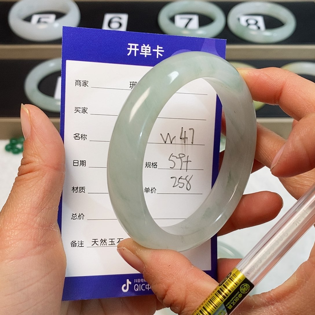 石英质玉（金丝玉）手镯未镶嵌我**称