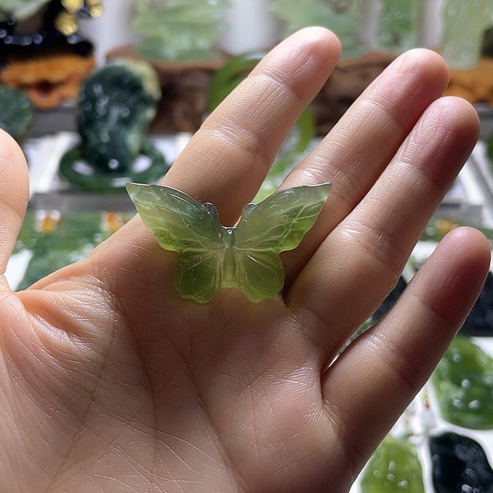 蛇纹石玉颈饰未镶嵌