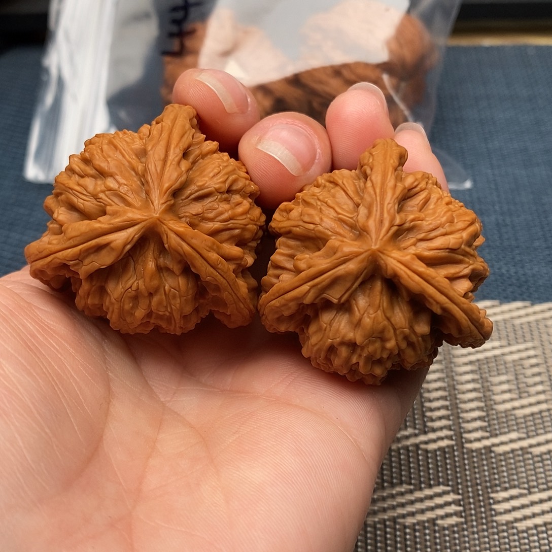 你***谁文玩核桃吊坠三棱