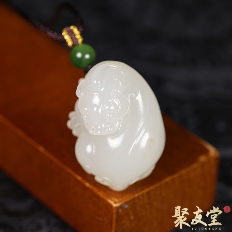 聚友堂王伟玉雕16.7克新疆和田玉籽料白玉貔貅立体兽挂件瑞兽玉坠