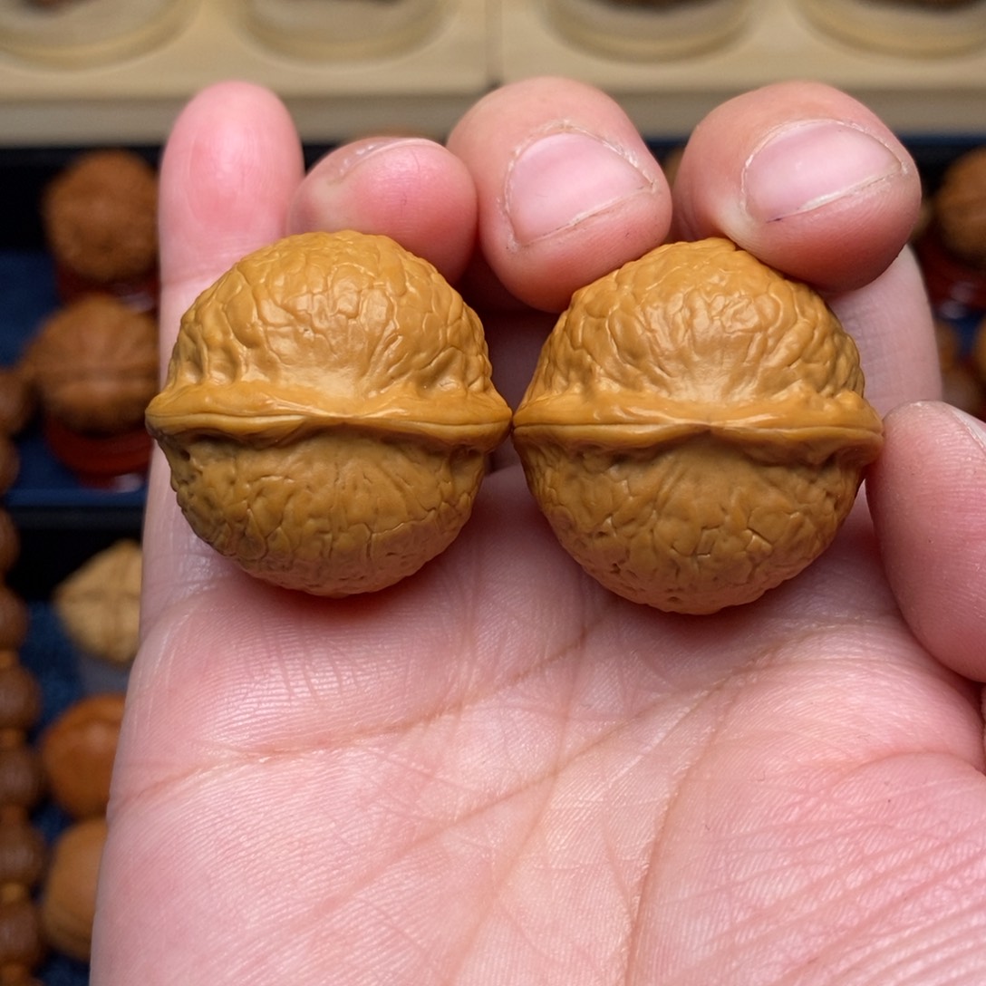 文玩核桃把件手捻精品鱼籽纹