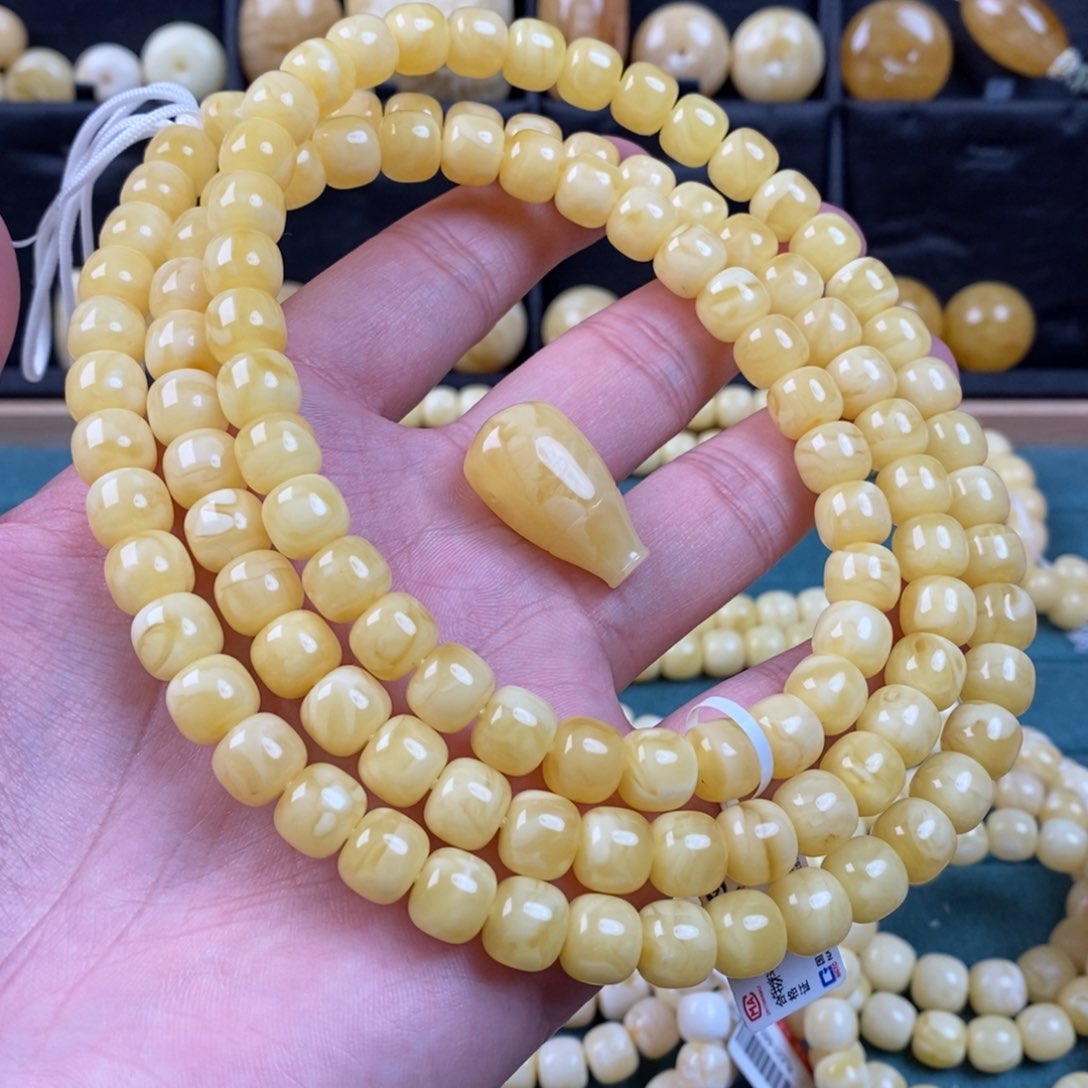 琥珀珠宝奇石未镶嵌阿**赫