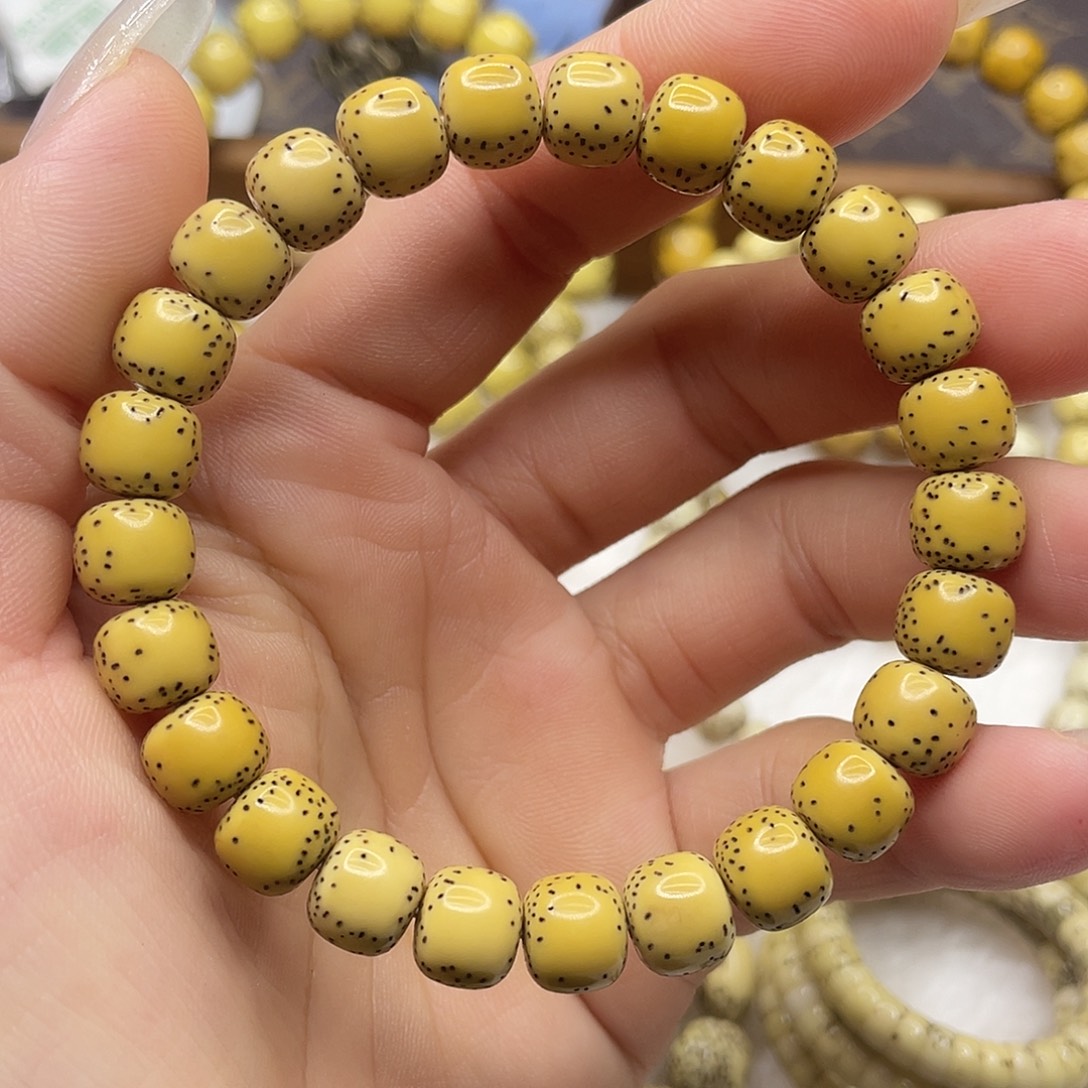 吊坠星月菩提原生态顺白侧留白鸡油黄卡9