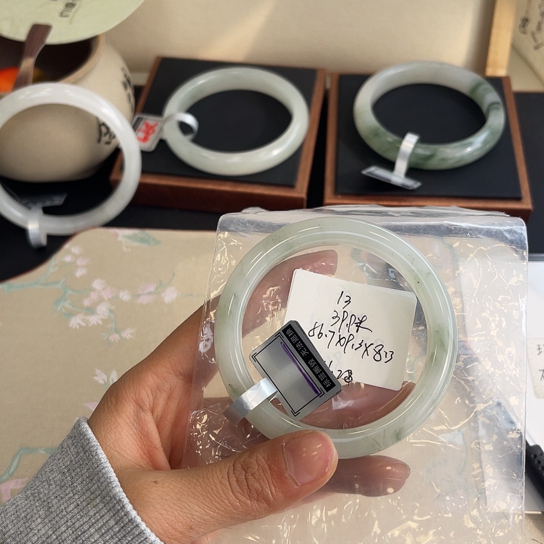 石英质玉未镶嵌手镯13