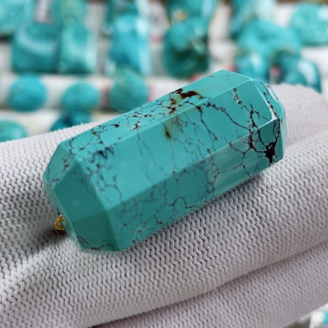 绿松石颈饰未镶嵌