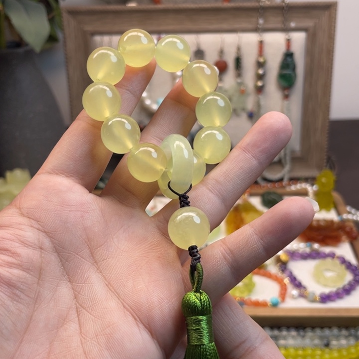 蛇纹石玉手捻未镶嵌