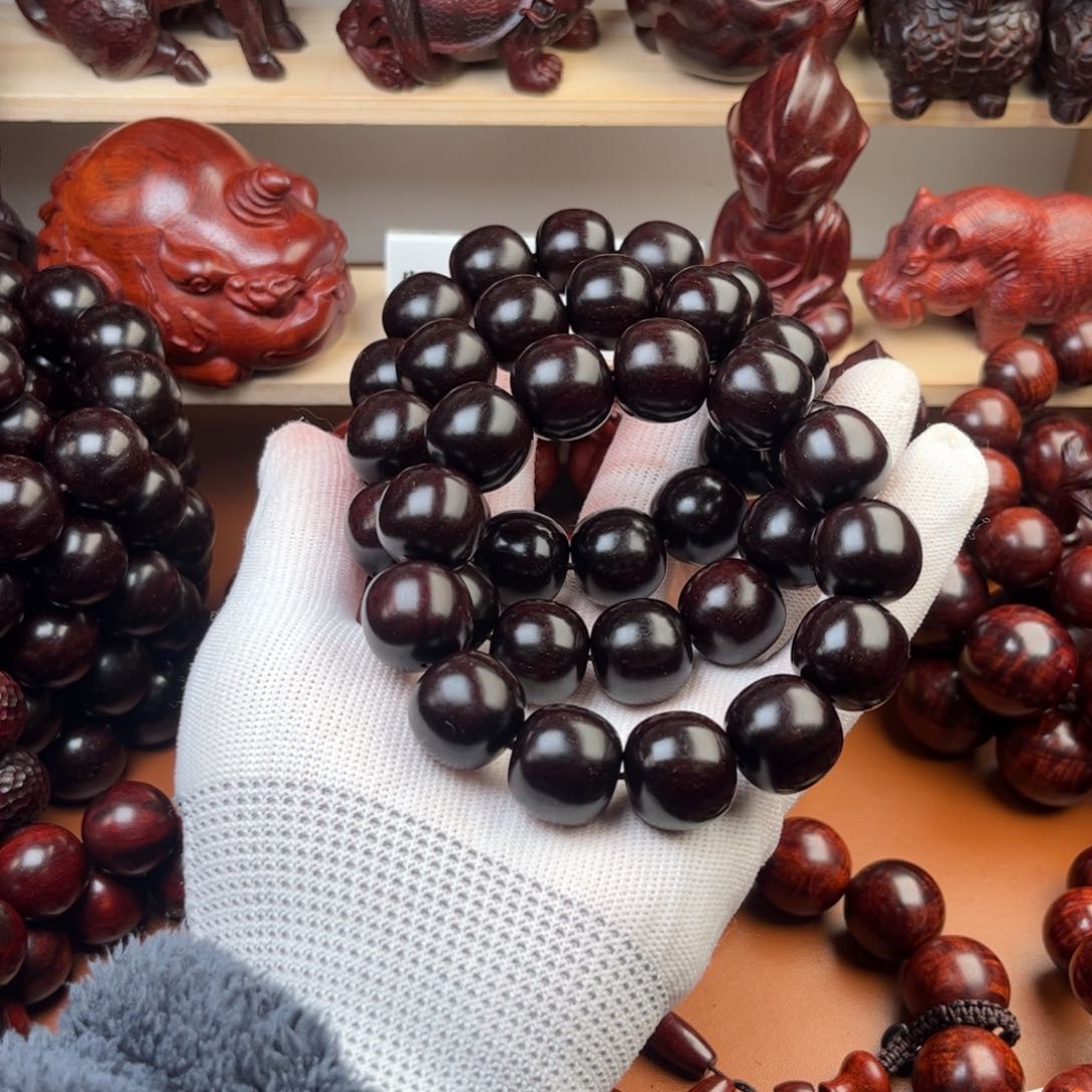 染料紫檀（血檀）1.8-老型珠老料多星-多样性发其一