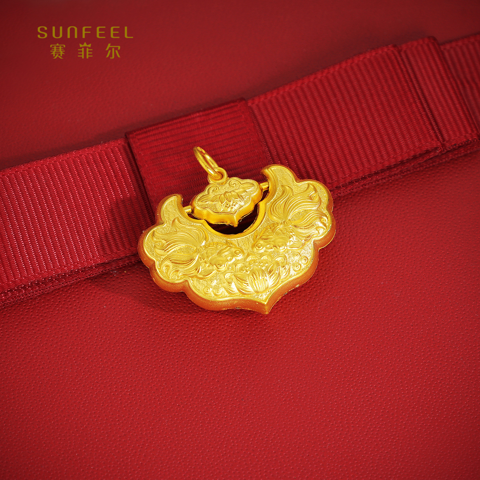SUNFEEL/赛菲尔【二十四店】足金油压双鱼戏莲吊坠HD01051711