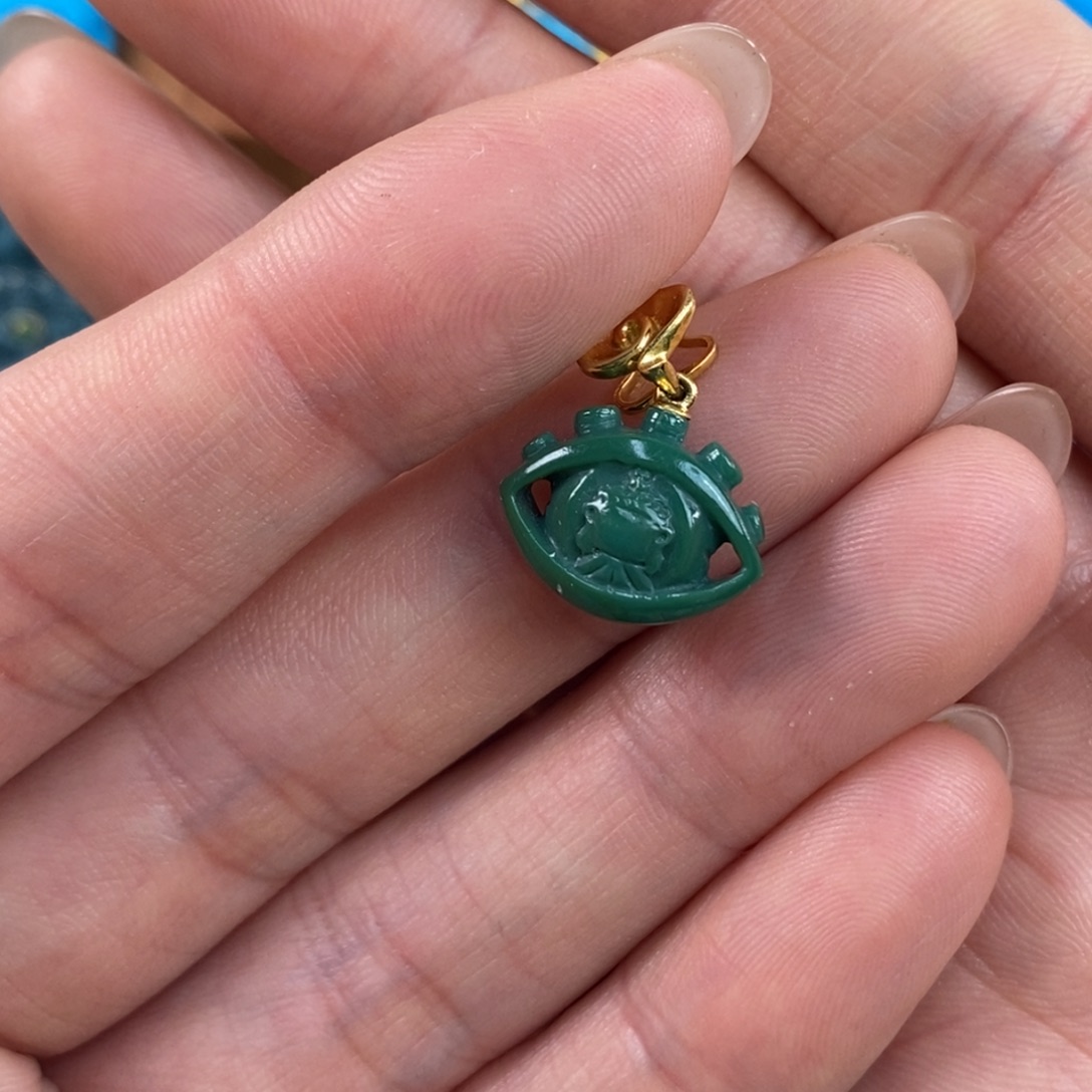 绿松石未镶嵌。佛眼