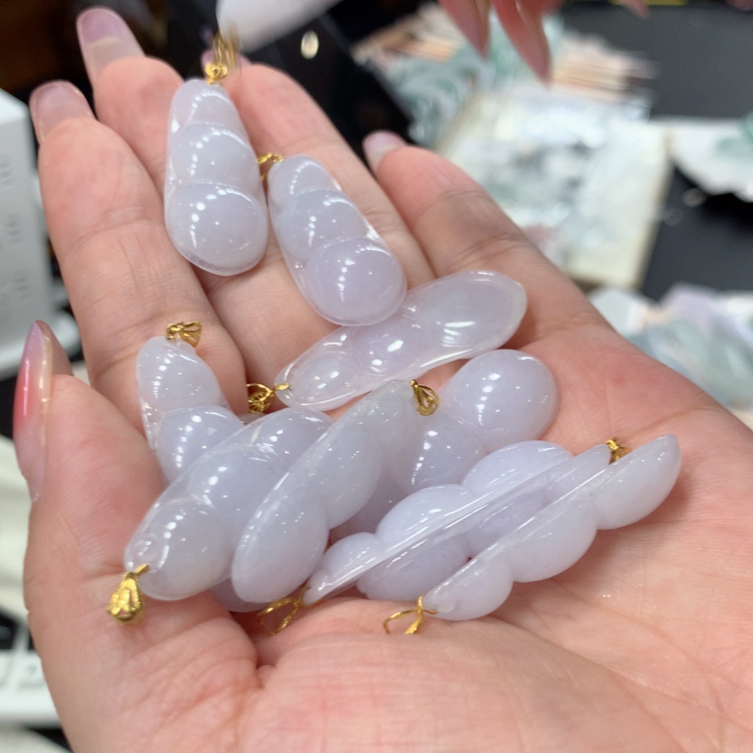 翡翠未镶嵌颈饰多样性发一