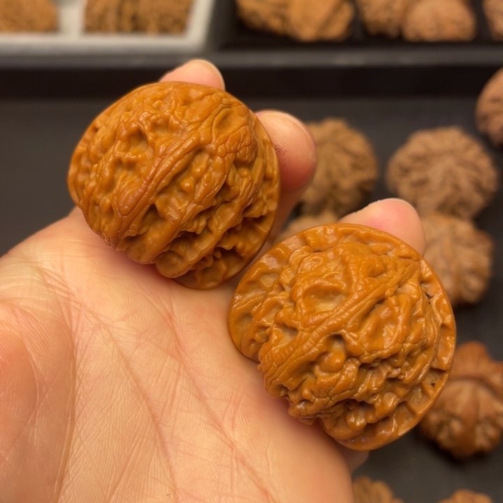 文玩核桃吊坠突突你是谁了