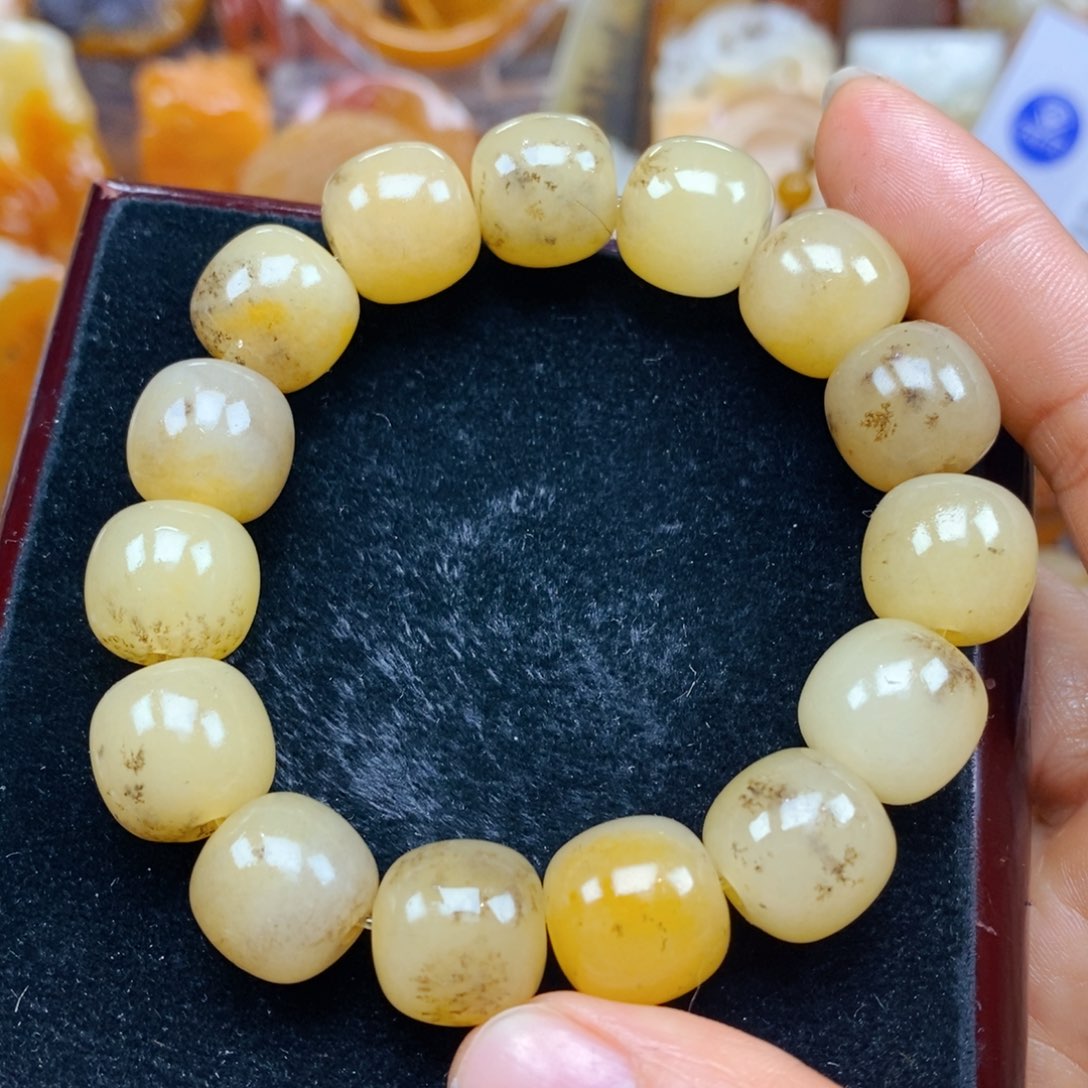 石英质玉（黄龙玉）颈饰未镶嵌