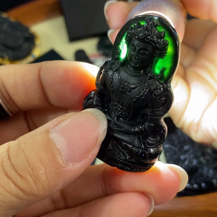 翡翠颈饰未镶嵌墨翠度母