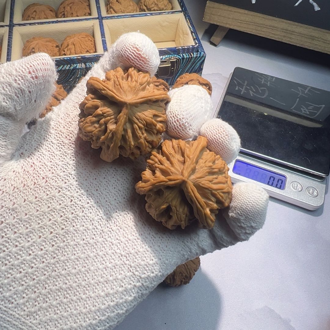 阿***。文玩核桃吊坠44尺全品骨王正奔