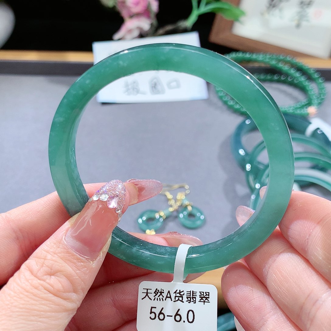 翡翠手镯（圆镯）未镶嵌