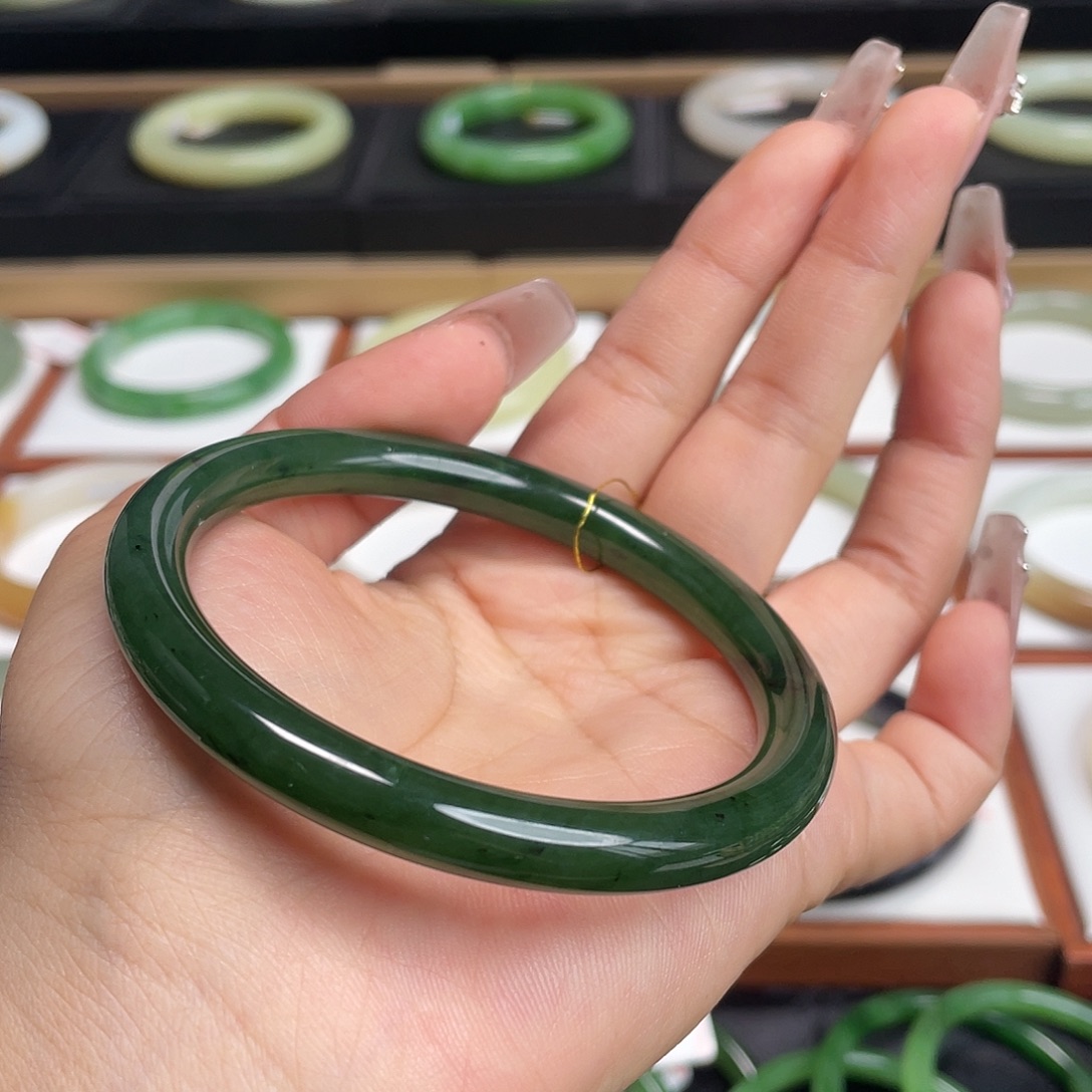 和田玉未镶嵌手链漏！菠菜绿59