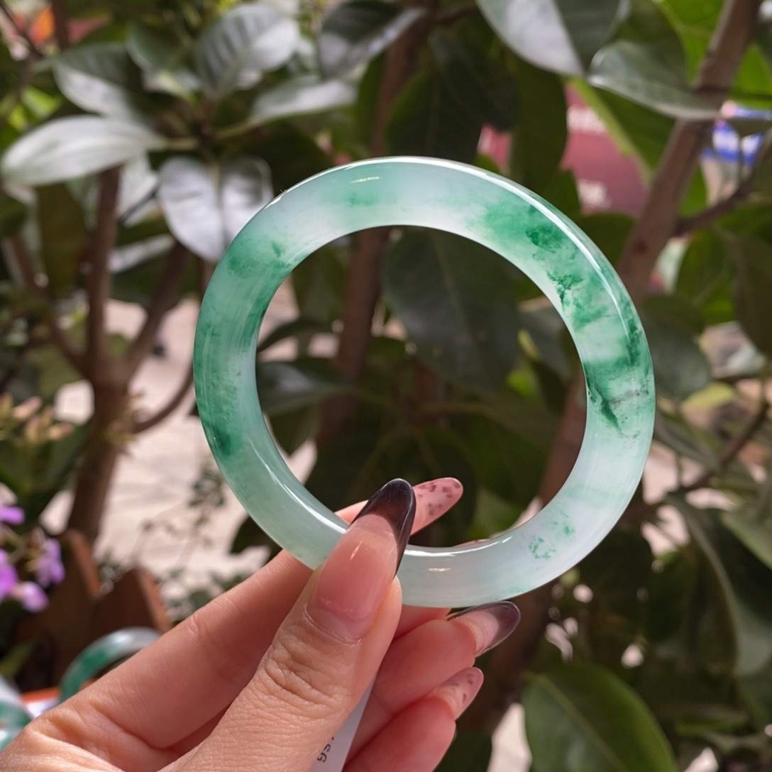 未镶嵌手镯石英岩玉