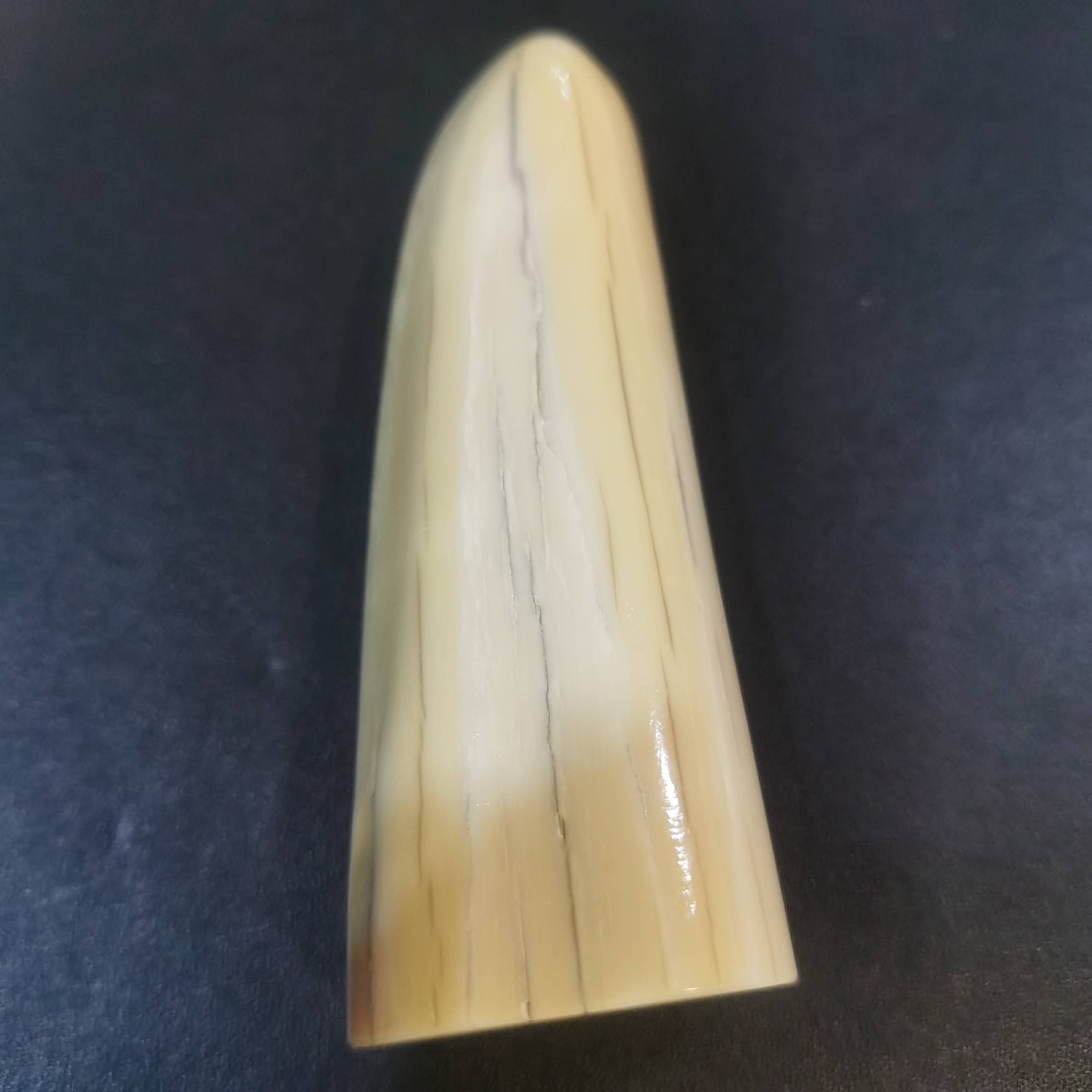 猛犸虬雕刻件约140.8克kk36