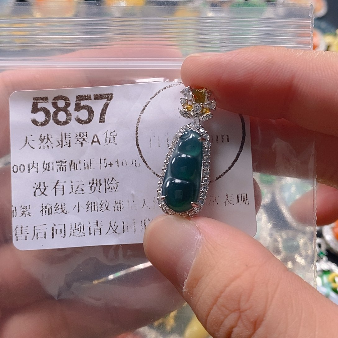 吊坠(不含链)未镶嵌翡翠