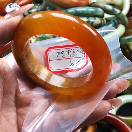 蛇纹石玉手镯未镶嵌玛*修