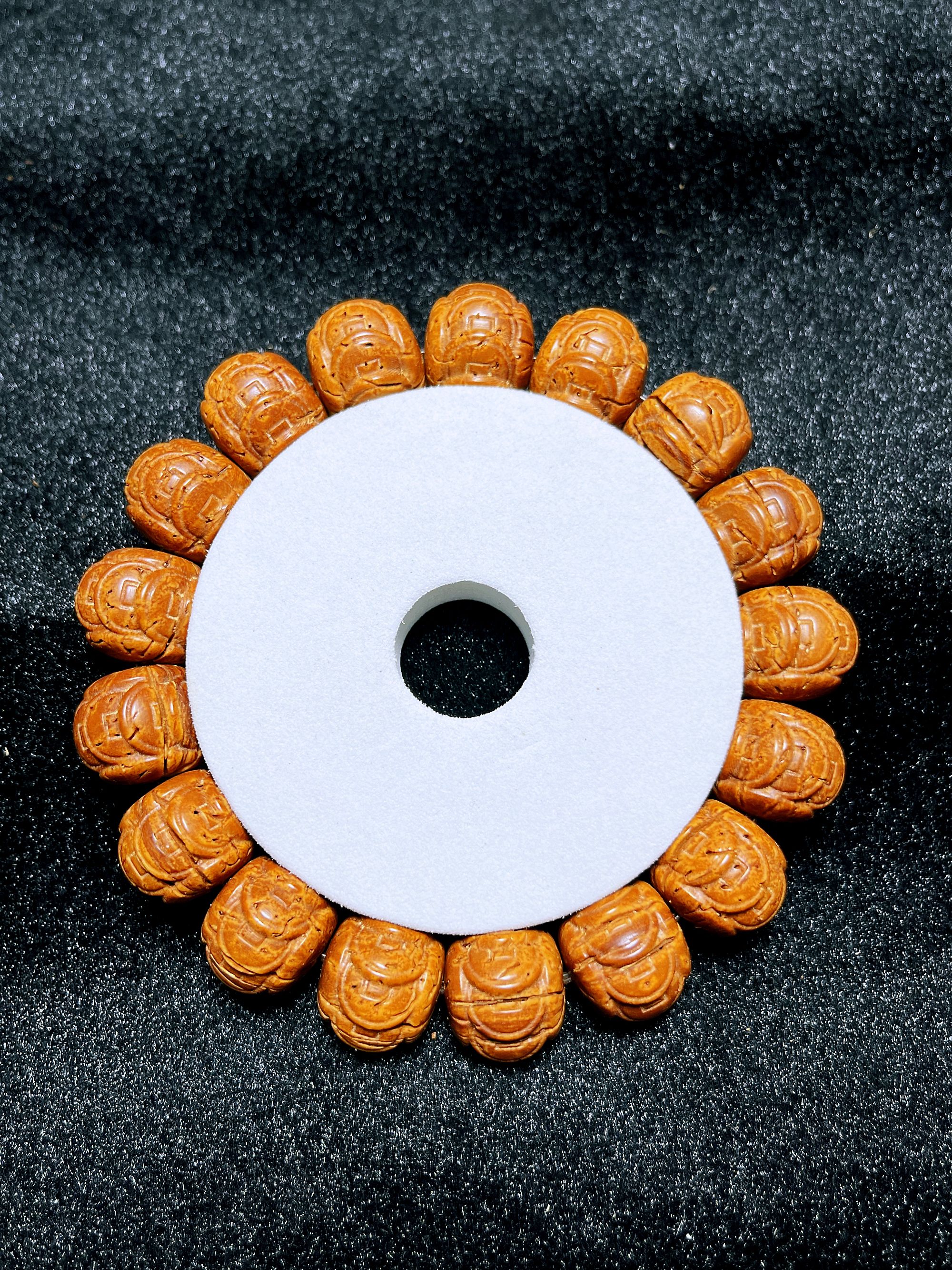 精品桃核雕刻腰缠万贯手串一物一图男女同款