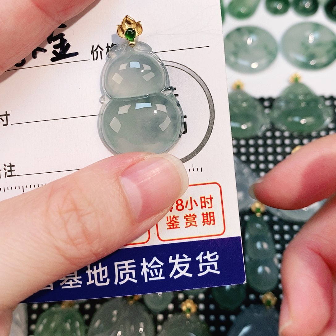 翡翠颈饰18K金镶嵌吊坠