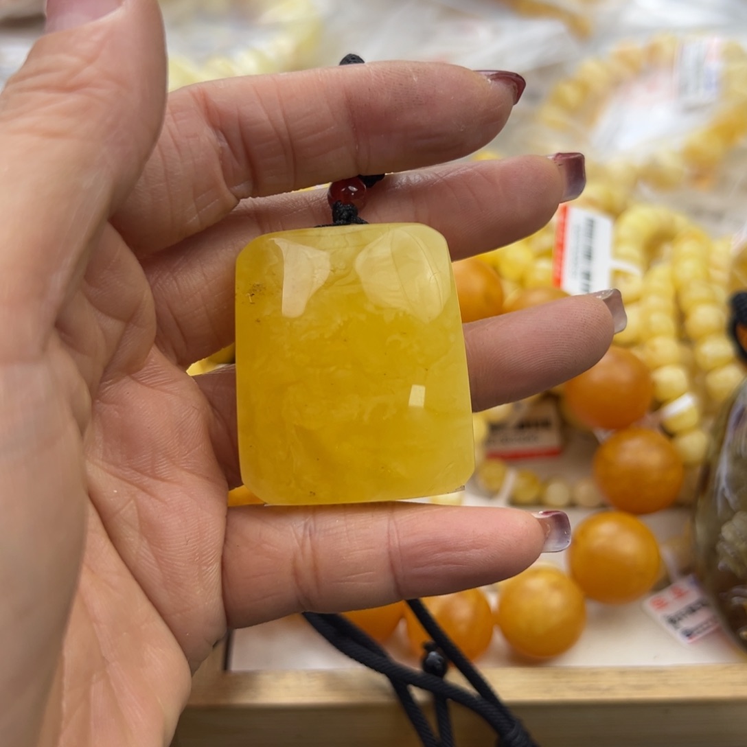 琥珀珠宝奇石未镶嵌