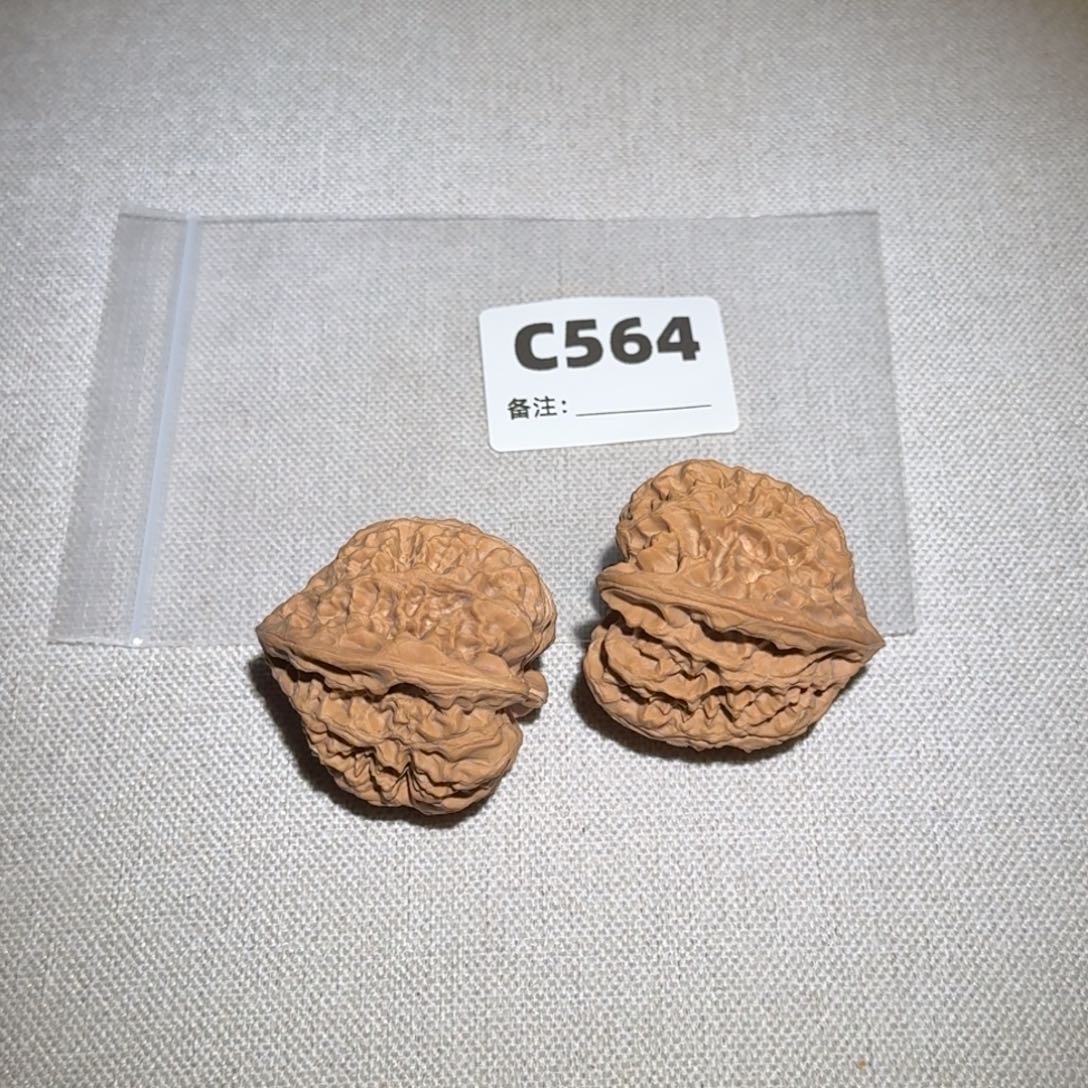 文玩核桃吊坠野牛564