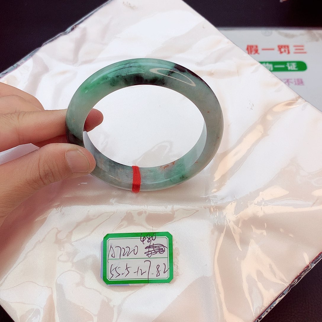 翡翠手镯未镶嵌翡翠