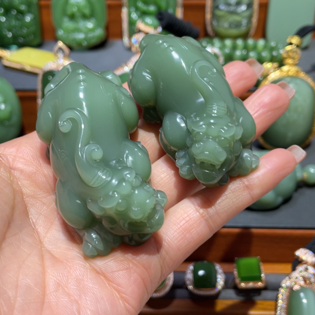 回***难和田玉未镶嵌颈饰