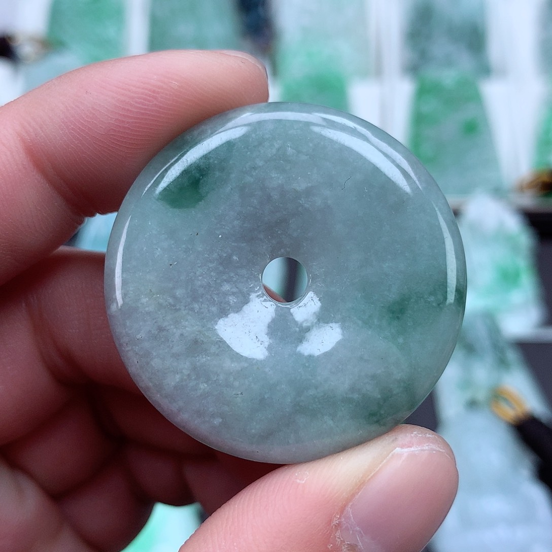 翡翠颈饰未镶嵌翡翠吊坠