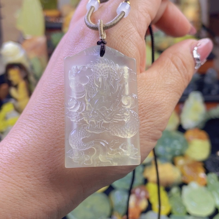 蛇纹石玉颈饰合金