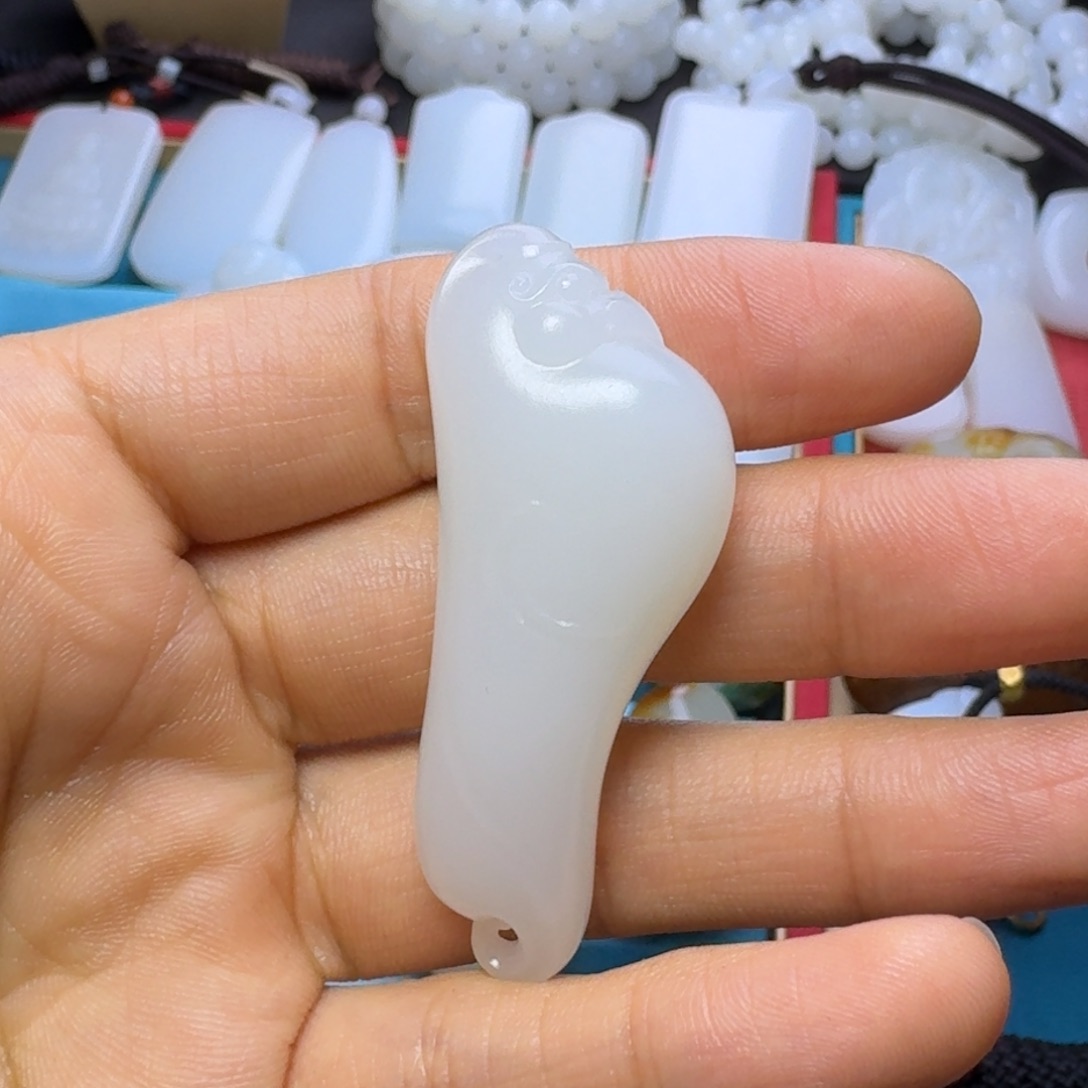 和田玉颈饰未镶嵌修*