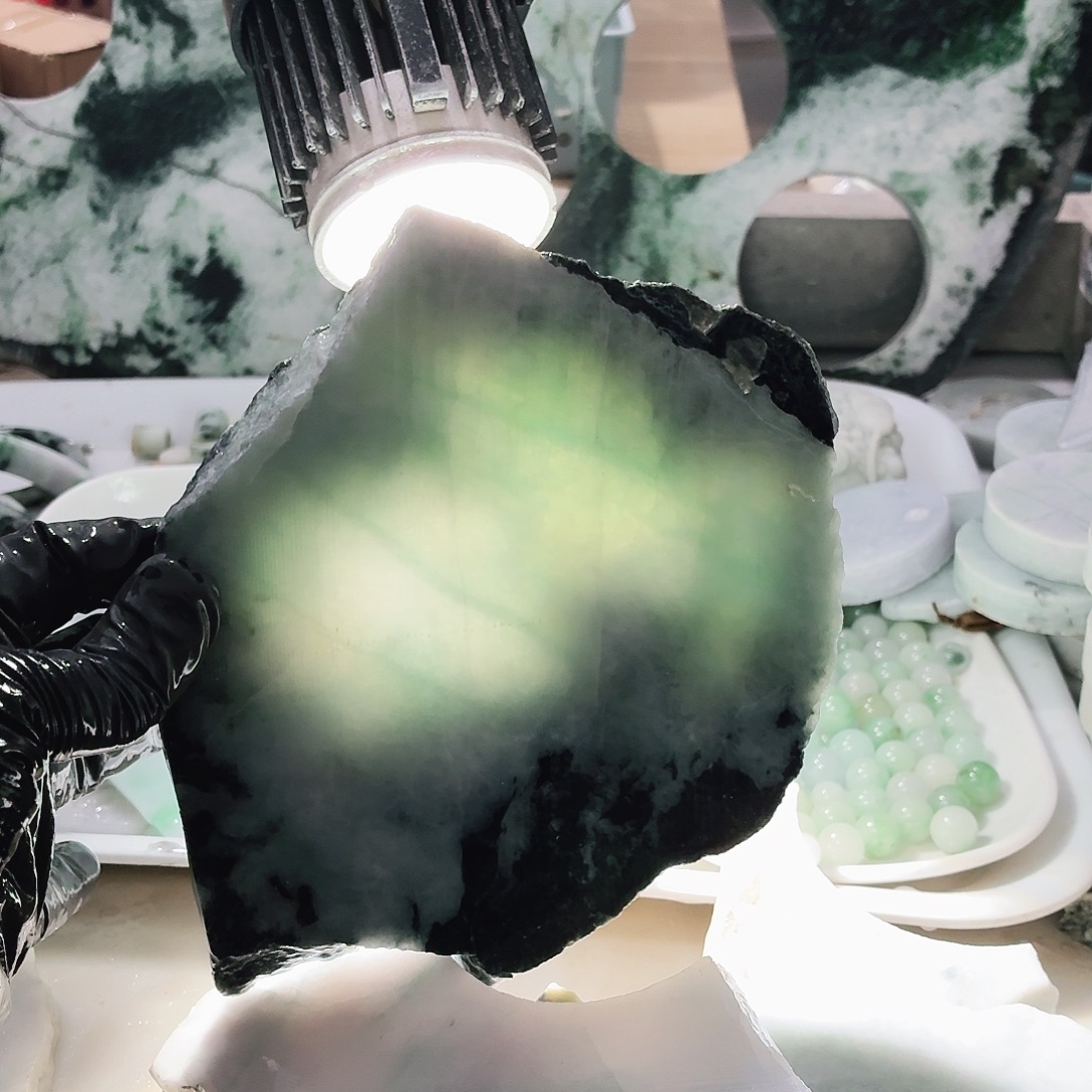 翡翠未镶嵌颈饰边角料